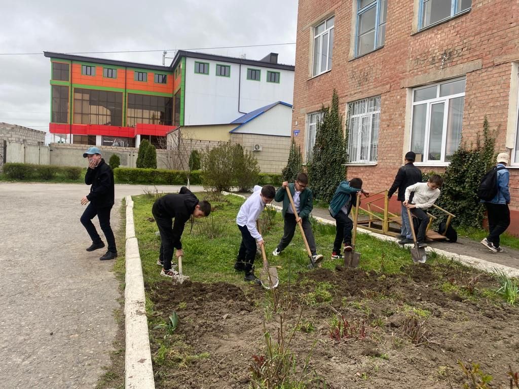 В СУББОТНИКЕ ПРИНЯЛИ УЧАСТИЕ ОКОЛО 1300 ЧЕЛОВЕК | 25.04.2023 | Моздок -  БезФормата